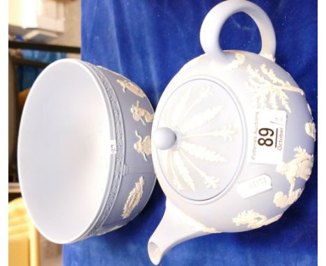 Wedgwood Jasperware Teapot &amp; Fruit Bowl(2):