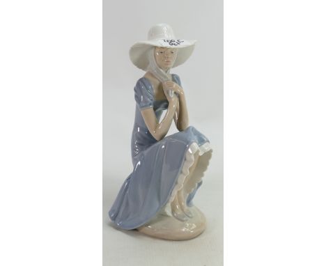 Nao Figure: seated lady wearing a bonnet