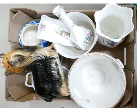 A mixed collection of items to include: Aynlsey cottage garden planter, vase, copeland pot etc