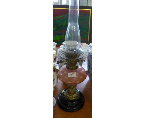 Good quality early 20th Century oil lamp with cranberry and milk glass reservoir 