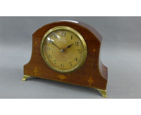 An early 20th century mahogany and inlaid mantle clock, 15cm 