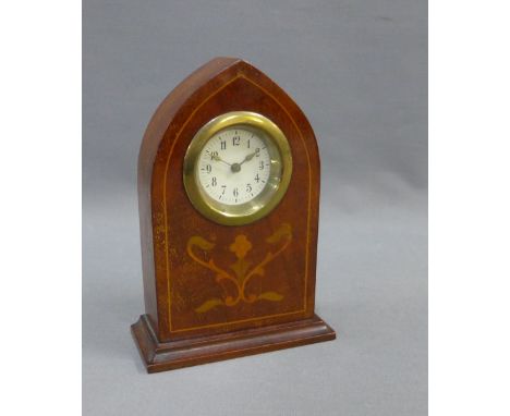 Early 20th century mahogany and inlaid mantle clock, 17cm high 