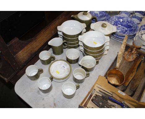 A quantity of Poole pottery; tea and dinnerware