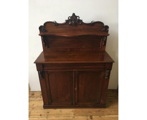 VICTORIAN MAHOGANY CHIFFONIER WITH TWO PANELLED DOORS,single drawer and carved serpentine back panel with shelf 148cm high x 