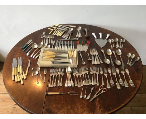 A LARGE COLLECTION OF SILVER PLATED FLAT WARE, including pickle fork, grape snips, Royal Worcester cake slices 