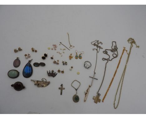 SILVER CROWN BROOCH SET WITH RUBY AND AMETHYST, silver pendants, silver ring, silver crucifix and a quantity of costume earri