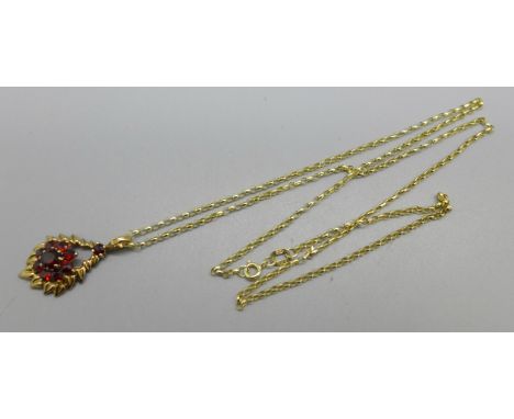 A 9ct gold and garnet pendant and chain, 2.6g 