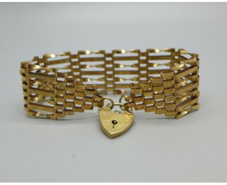 A 9ct gold gate bracelet, 14.7g 
