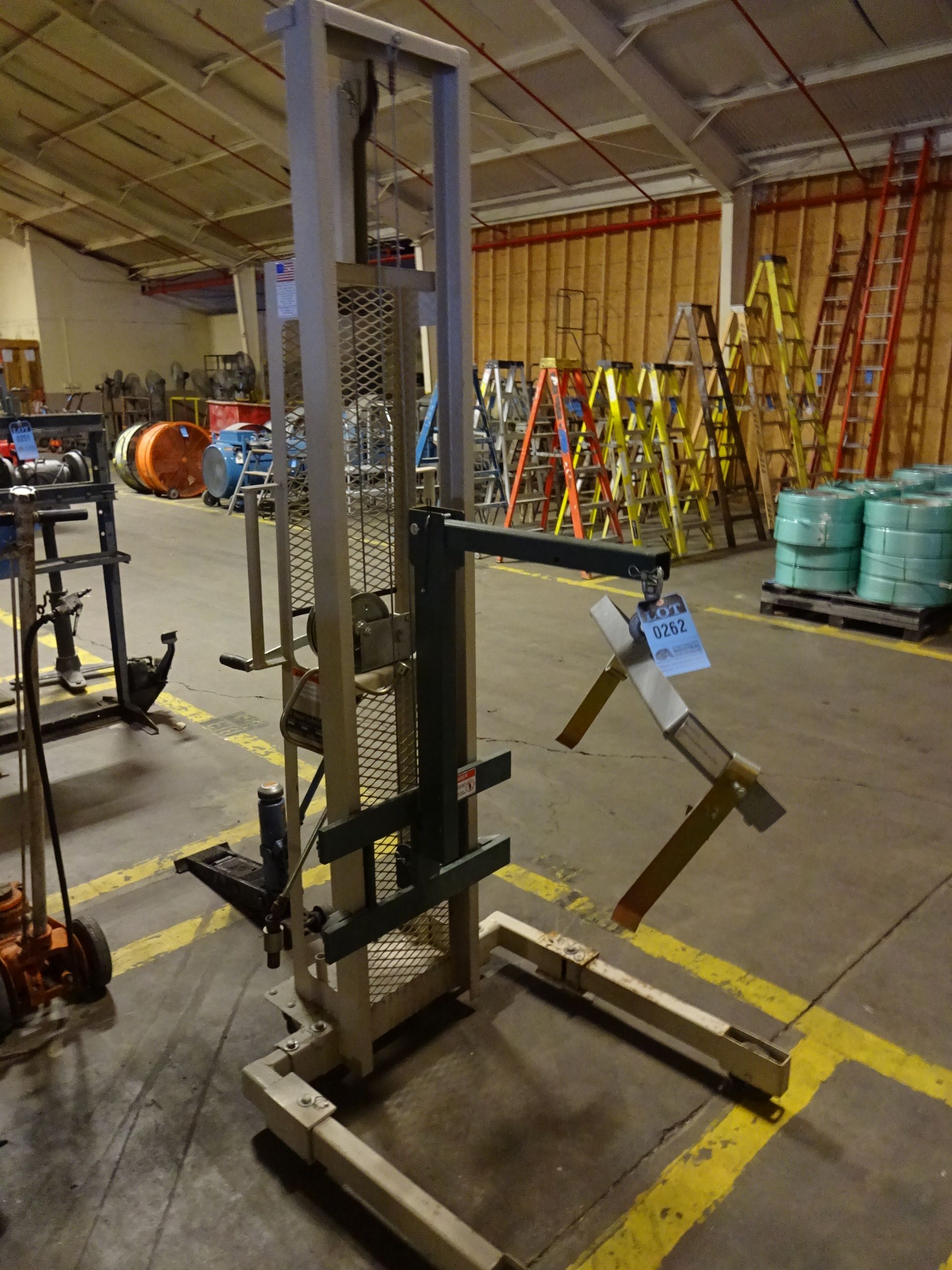 1,000 LB. CAPACITY BEECH MODEL GW2006 MANUAL CABLE LIFT CART WITH