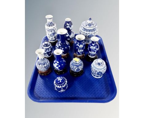 A tray containing 12 assorted Chinese blue and white vases and lidded ginger jars.