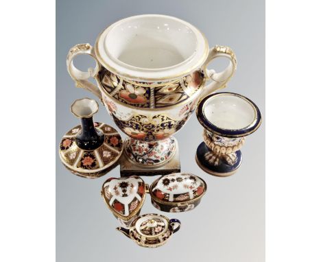 Six pieces of Imari patterned cabinet china including twin handled vase, two further vases, miniature teapot, two lidded trin