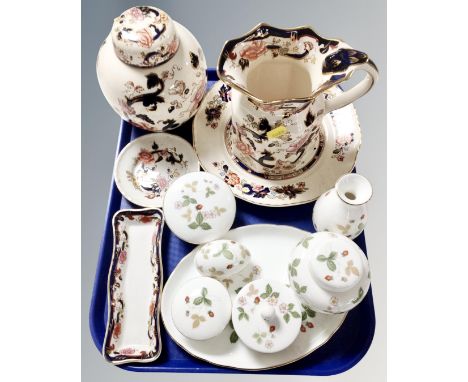 A tray containing 12 pieces of Masons Mandalay and Wedgwood Wild Strawberry china.