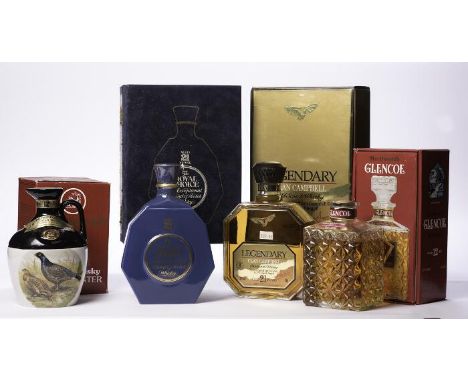 LONG JOHN ROYAL CHOICE
Blended Scotch Whisky in blue Spode decanter. 21 years old. 75 cl, 43% volume. In box.
LEGENDARY CLAN 