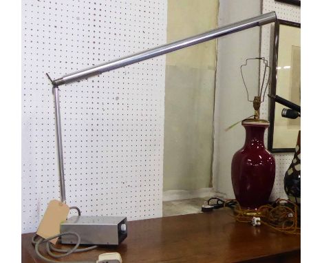 ATTRIBUTED TO GERALD ABRAMOUTZ CANTILEVER MK11 DESK LAMP, 75cm H.