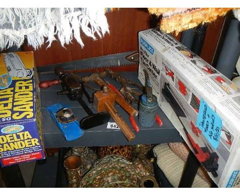 A mixed lot of tools. 