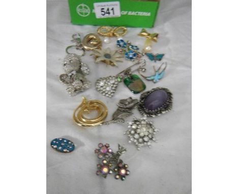 A mixed lot of vintage brooches etc.,CONDITION REPORTMost in good order.Antelope brooch has missing leg.Butterfly enamel broo