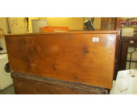 A pine tool box. (Collect only) 