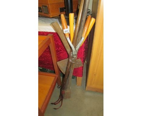 A quantity of garden tools. 