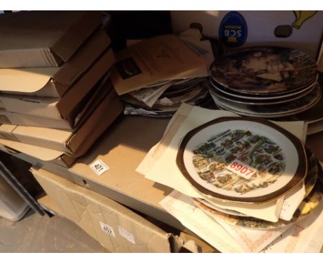 Large quantity of collectors plates with certificates various subjects Worcester Davenport etc some boxed 