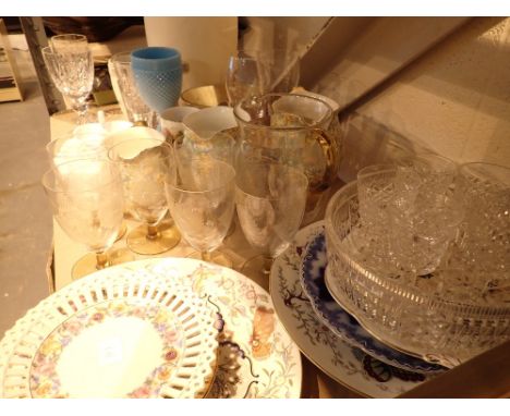 Shelf of mixed glass and ceramics including Aynsley Shelton Ivory etc