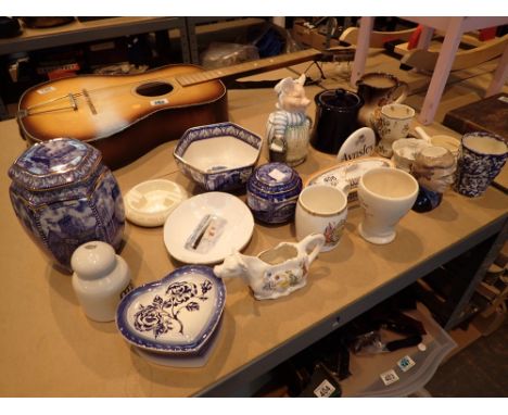 Mixed lot of Carlton Ware and other collectable ceramics