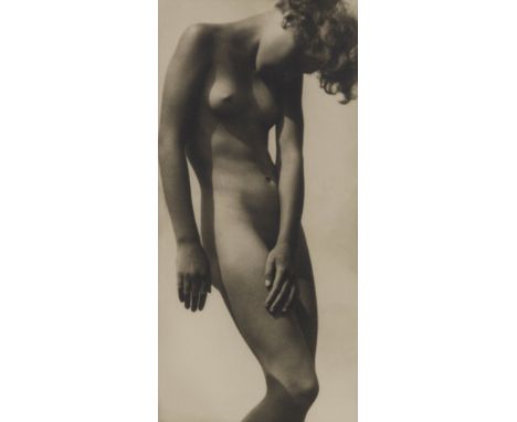 Rudolf Koppitz, AktVintage, Gelatinesilberabzug (Photopostkarte, ungelaufen). 13,7 x 6,4 cm (15,1 x 10,1 cm). Im Bildrand obe