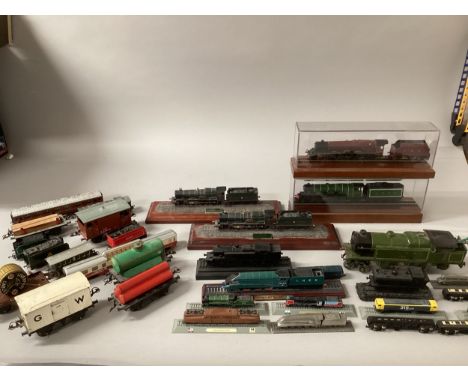 Vintage railway model toy interest; Selection of display trains in a variety of Guages and a Hornby GW white refrigerator O v