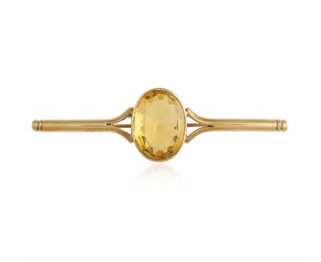 A CITRINE BAR BROOCH, composed of a oval-shaped citrine at the centre within a collet-setting, between polished gold bar shou