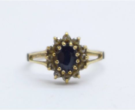 A 9ct gold cluster ring, 1.9g, K 