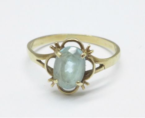 A 9ct gold and blue stone ring, 1.3g, M 