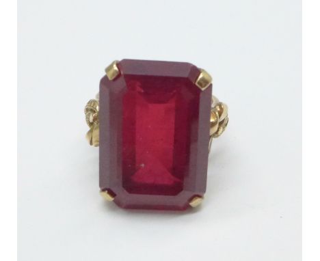 A 9ct gold, red stone ring, 8.6g, L, stone 19mm x 13mm 