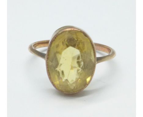 A 9ct gold and citrine ring, 1.8g, J 