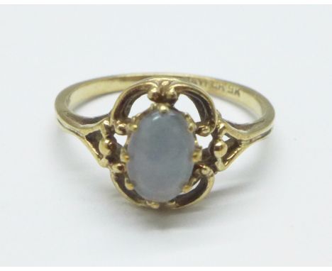 A 9ct gold and moonstone ring, 2g, O 