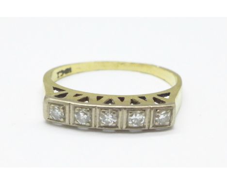 An 18ct gold, five stone diamond ring, 2.7g, N 