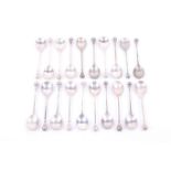 Twenty Colonial 'Silver' and white metal coffee spoons.