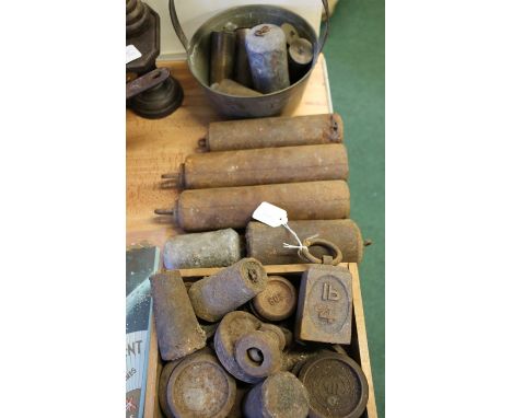 Collection of scale and clock weights, to include longcase clock weights etc. (qty)