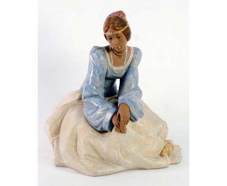 IMPRESSIVE MODERN LLADRO, SPANISH PORCELAIN FIGURE, 'Memories of Tuscany' modelled seated wearing mottled blue bodice and mot