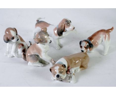 FIVE LLADRO PORCELAIN MODELS OF DOGS, 5 ½" (14cm) high and smaller (5)