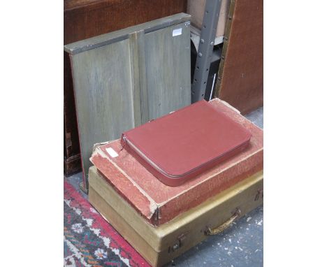 MIXED LOT INCLUDING MAHJONG SET, ZITHER-FELT BOARD, CHESS SET ETC. 