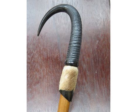 DECORATIVE 'GRINDELWALD' SWISS WALKING STICK WITH HOOF AND HORN HANDLE, CIRCA 1900s