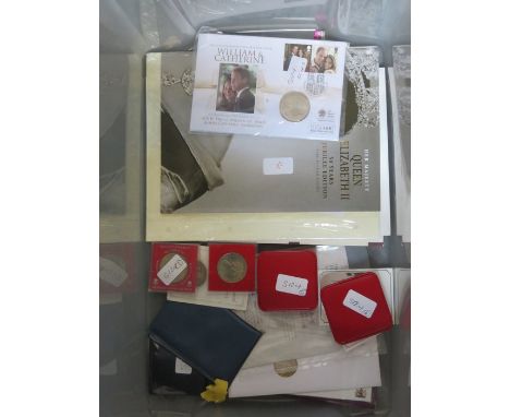 TWO POBJOY MINT CASED SILVER COMMEMORATIVE COINS AND VARIOUS OTHER COMMEMORATIVE COINS, FIRST DAY COVERS, ETC. 