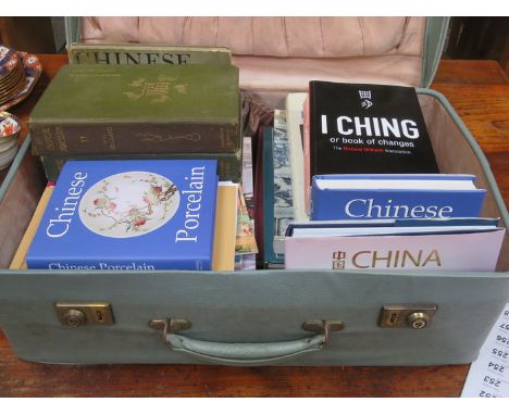 VINTAGE SUITCASE CONTAINING VARIOUS ORIENTAL RELATED VOLUMES 