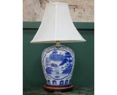 MODERN BLUE AND WHITE ORIENTAL TABLE LAMP WITH COVER 