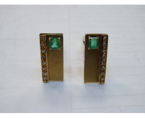 PAIR OF GOLD CUFFLINKS SET WITH EMERALDS AND CLEAR STONES 