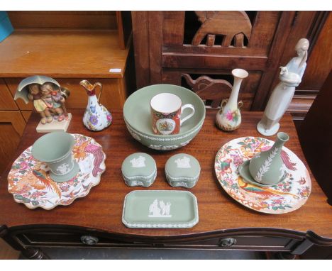 MIXED LOT OF CERAMICS INCLUDING CROWN DERBY, WEDGEWOOD, HUMMEL, LLADRO ETC.