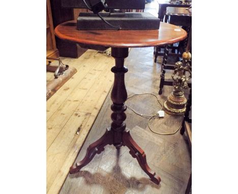 A Victorian circular mahogany occasional table on pillar and tripod base 