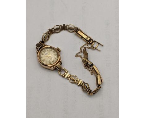 A 9ct gold ladies manual wind wristwatch on a 9ct gold bracelet A/F, total weight 8.2gLocation: CAB3 