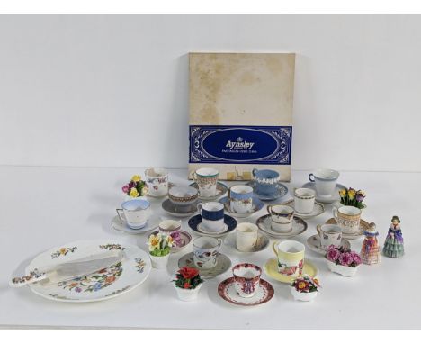 Mixed china to include a collection of tea cups and saucers, Royal Copenhagen, Wedgwood, Royal Worcester, Royal Doulton and o