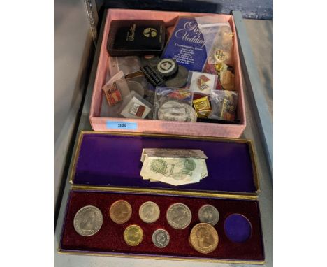 Mixed British and world coins to include Canada 1973 Silver Dollar, a silver 1935 jubilee medal, a part Elizabeth II 1953 coi