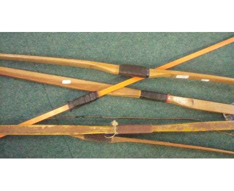 Selection of five various assorted vintage bows 